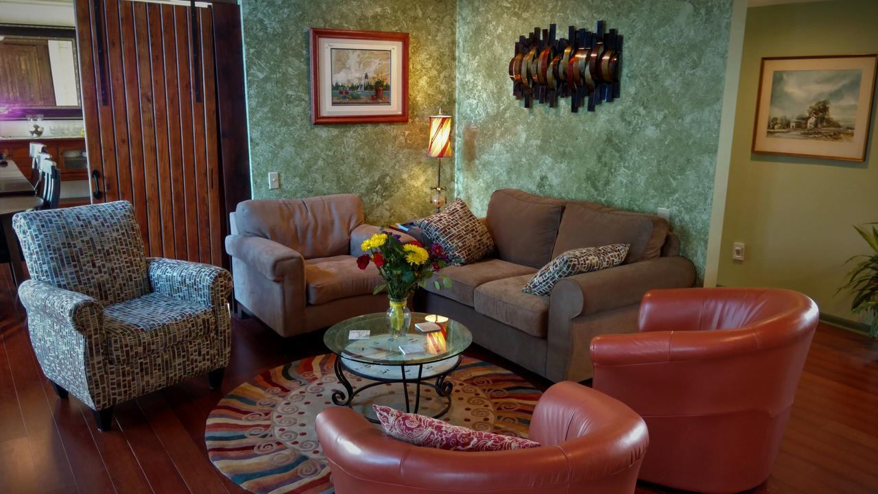 Greenhouse Inn By The Bay Скуим Екстериор снимка